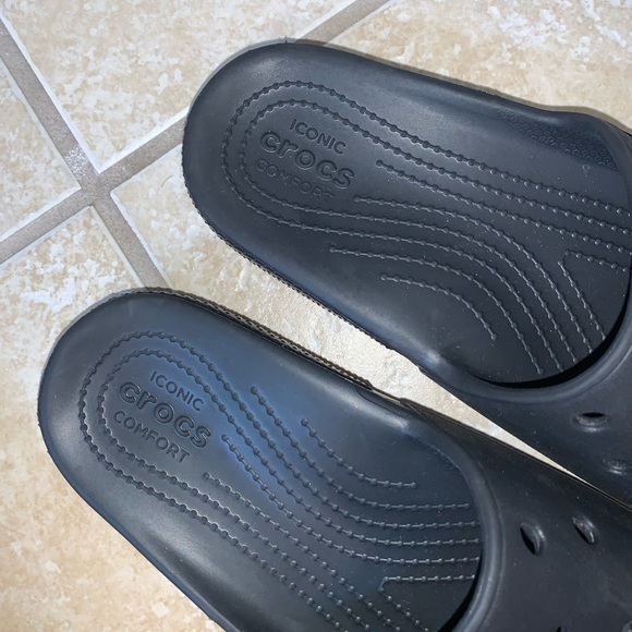 Iconic Comfort CROCS black sandals women’s size 8 men’s flip flops size 6 - Picture 9 of 13